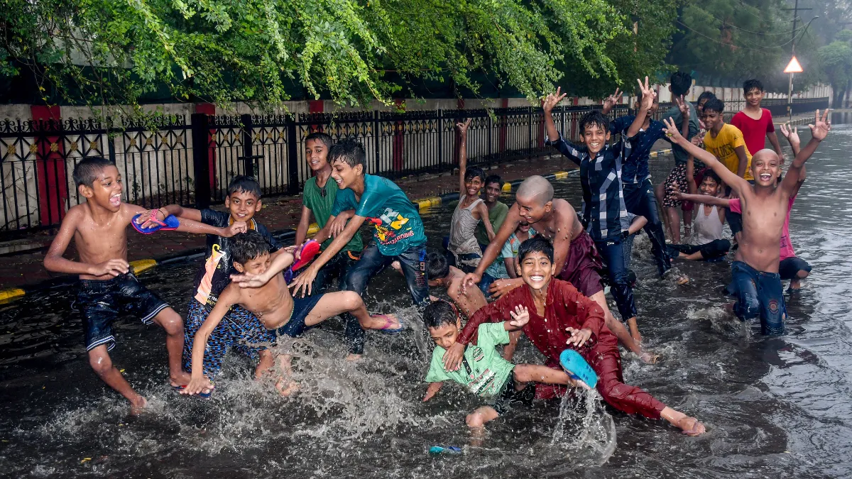 delhi-weather-monsoon-likely-to-hit-national-capital-by-june-30-heavy-rain-forecast-for-east-rajasthan-up-and-uttarakhand-starting-today